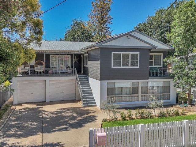 EXECUTIVE LIVING JUST MOMENTS FROM MUDGEE'S CBD