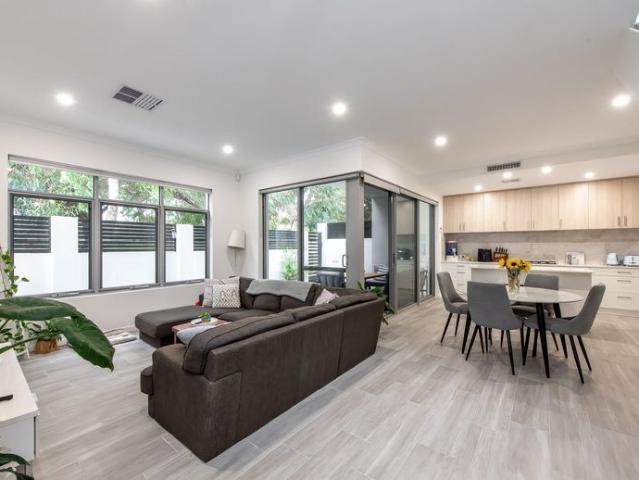 EXECUTIVE LIVING PARK SIDE
