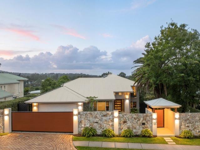 Executive Living & Prime Location
