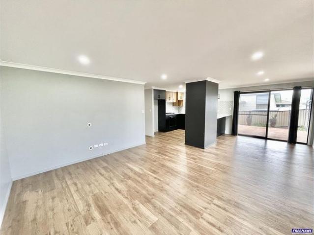 Executive Living & Rural Views on the Edge of Town