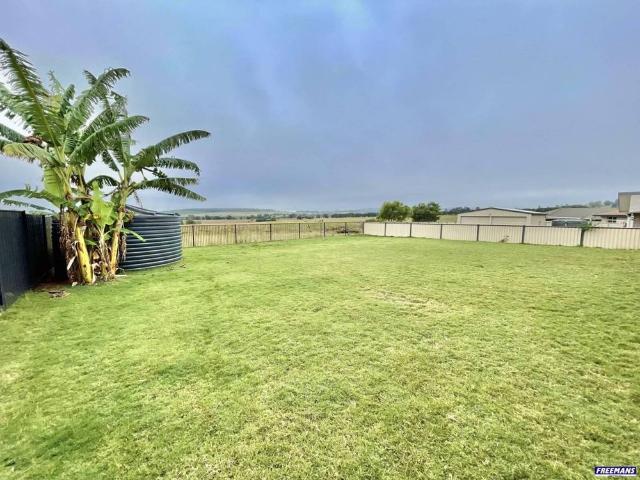 Executive Living & Rural Views on the Edge of Town