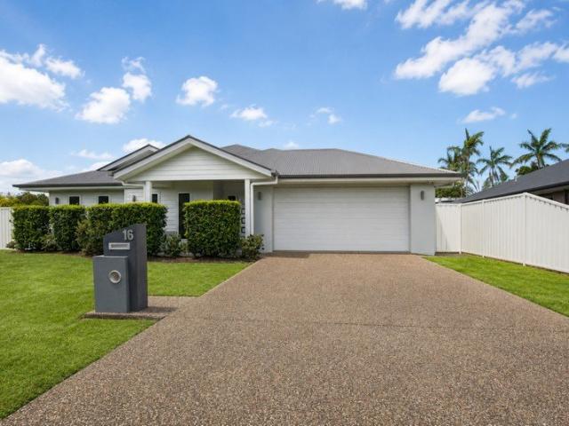 Executive Living with Solar & Air Conditioning Throughout