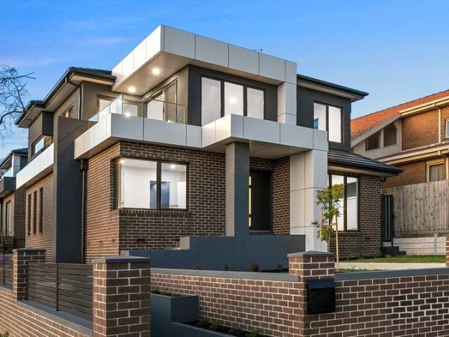 Executive Living with Spectacular City Views