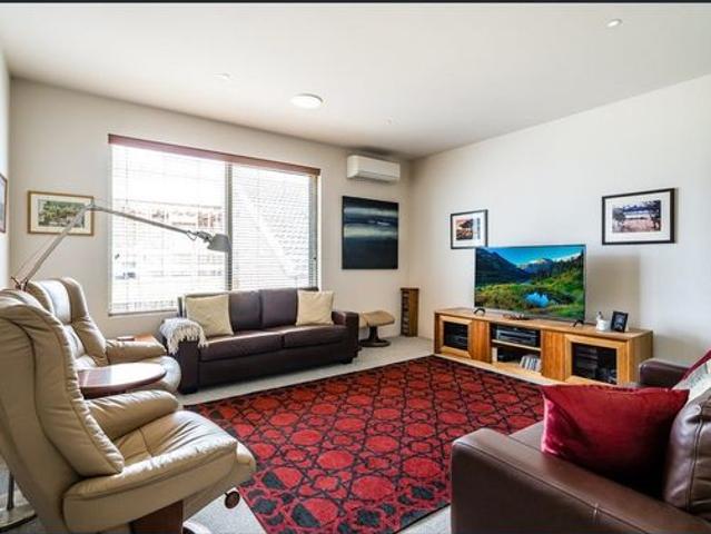 Executive Living with Panoramic Bay Views
