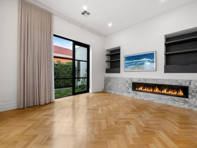 Executive Luxury on the City Fringe