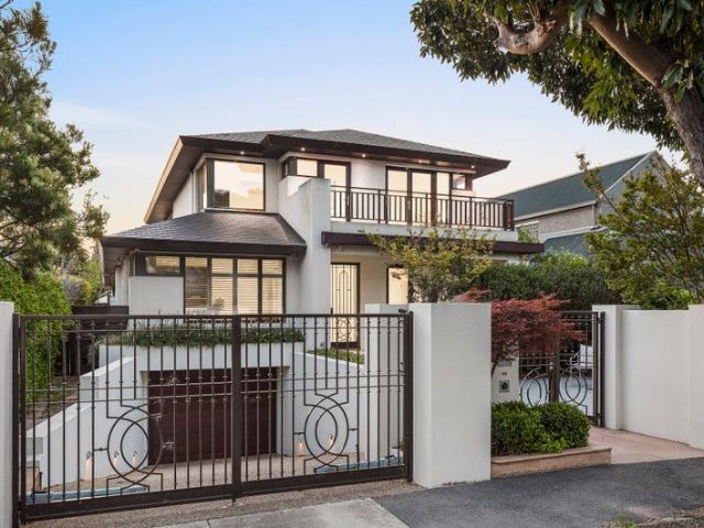 Executive Luxury in Middle Brighton