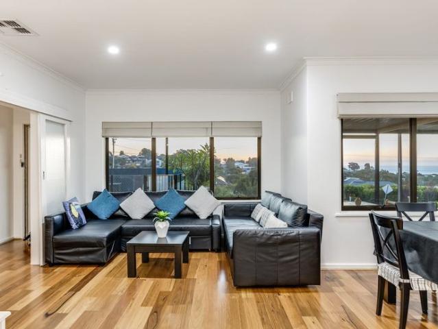 EXECUTIVE MODERN HOME WITH 5 BEDROOMS, & FULLY FENCED SWIMMING POOL