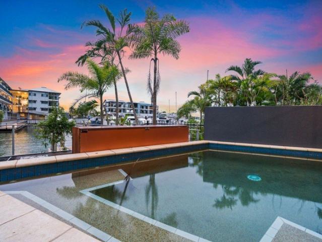 Executive Marina Living with Secure Long Term Income
