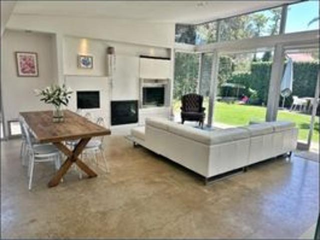 Executive, short term rental. Beautiful sandstone villa in the heart of Norwood. Fully furnished