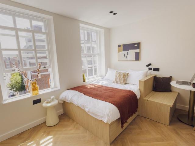Executive Studio at Gravity Co The. Studio to rent £3,770 pcm £870 pw