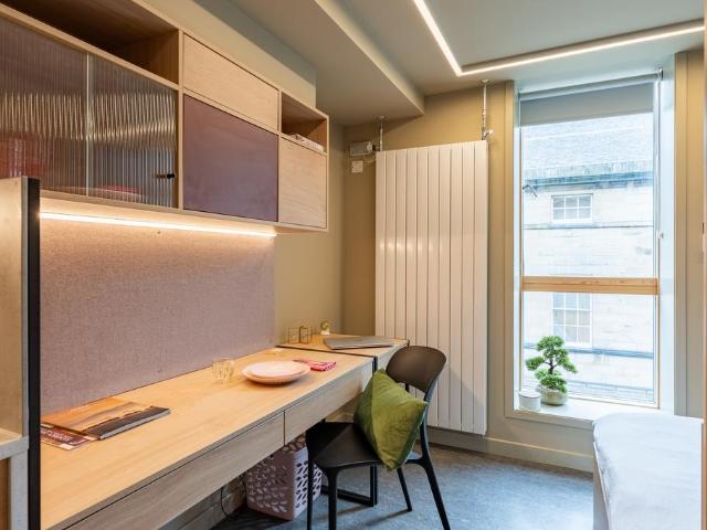 Executive Studio at Potterrow, 16 18. Studio to rent £1,885 pcm £435 pw