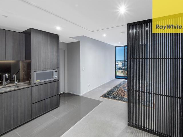 Executive Studio Apartment On Level 24 With CBD Views Must View