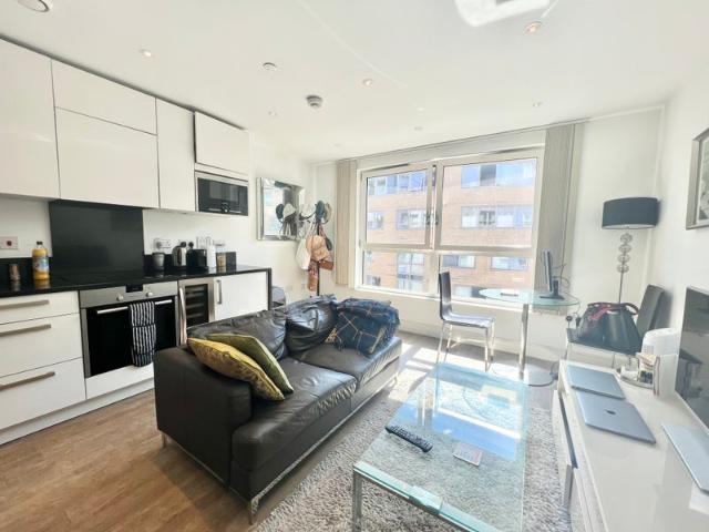 Executive studio suite in N7