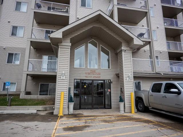 Executive Style 1 BR with Insuite Laundry!