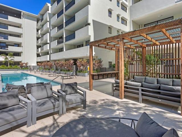 EXECUTIVE STYLE 2ND FLOOR 2 BEDROOM APARTMENT