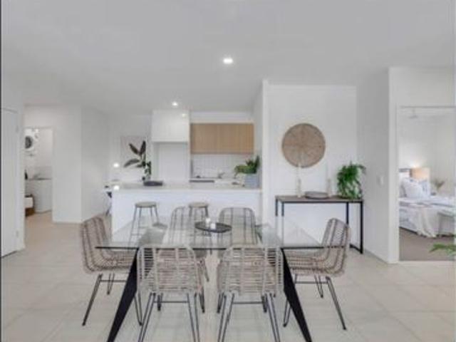 Executive Style 2 bedroom centrally located