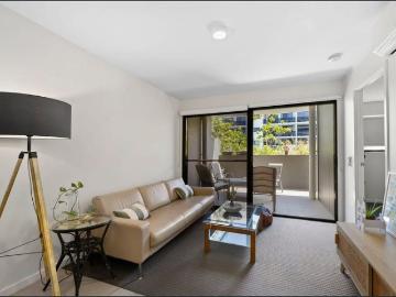 EXECUTIVE STYLE 2ND FLOOR 2 BEDROOM APARTMENT
