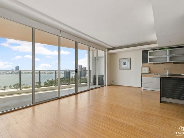 Executive Style CBD Apartment with Stunning 16th Floor Views