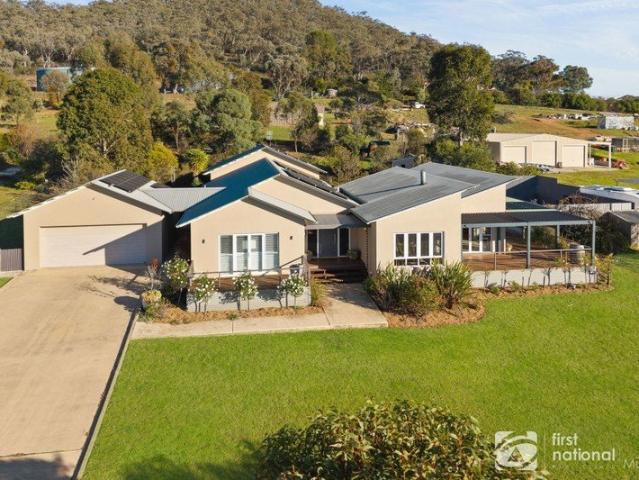 EXECUTIVE STYLE HOME WITH OUTSTANDING VIEWS