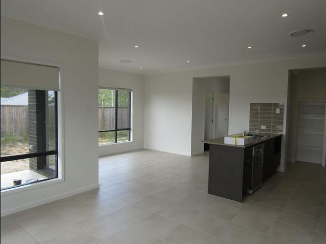 EXECUTIVE STYLE HOME WITH 4 BEDROOMS + STUDY !