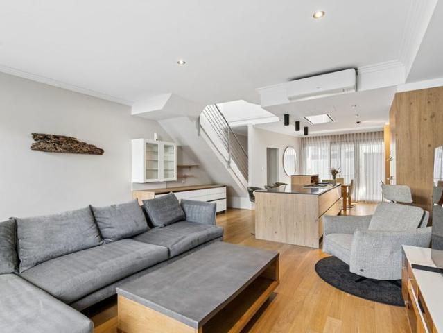 Executive Style Townhouse Fully Furnished & Equipped