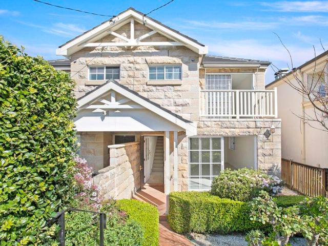 EXECUTIVE STYLE TOWNHOUSE