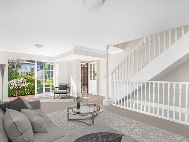 EXECUTIVE STYLE TOWNHOUSE