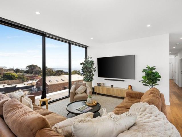 Executive Penthouse Living with Stunning Bay Vistas