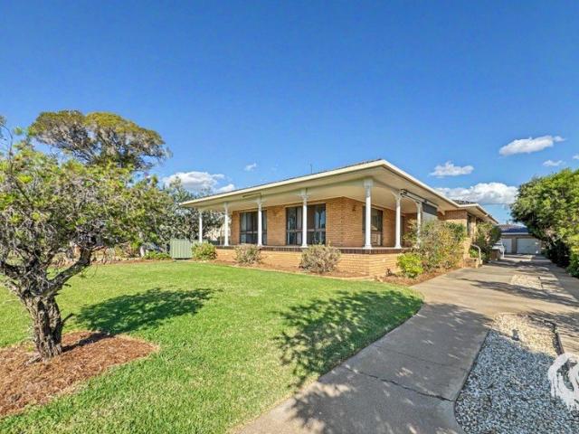 EXECUTIVE RESIDENCE IN QUIET NEIGHBOURHOOD