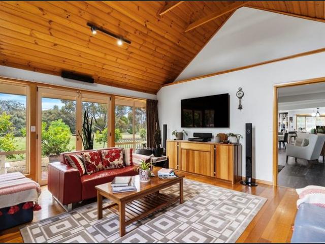 Executive Rural Retreat FURNISHED