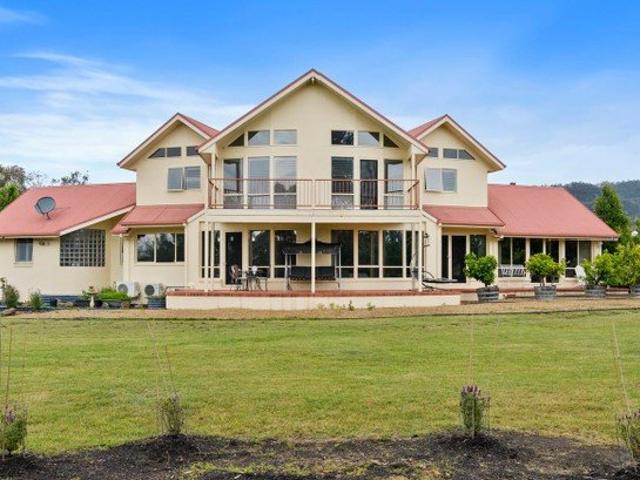 Executive Rural Retreat FURNISHED