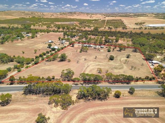 Executive Rural Lifestyle Retreat On Close To 15 Acres Near Historic York!