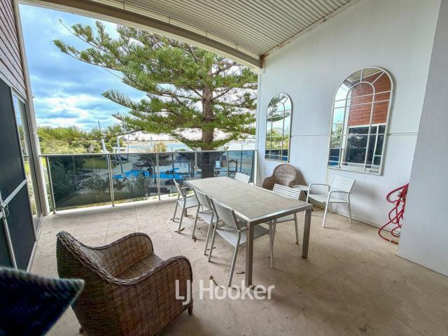 Executive Waterfront Living Fully Furnished Luxury Apartment