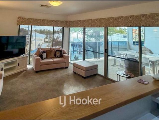 Executive Waterfront Living Fully Furnished Luxury Apartment