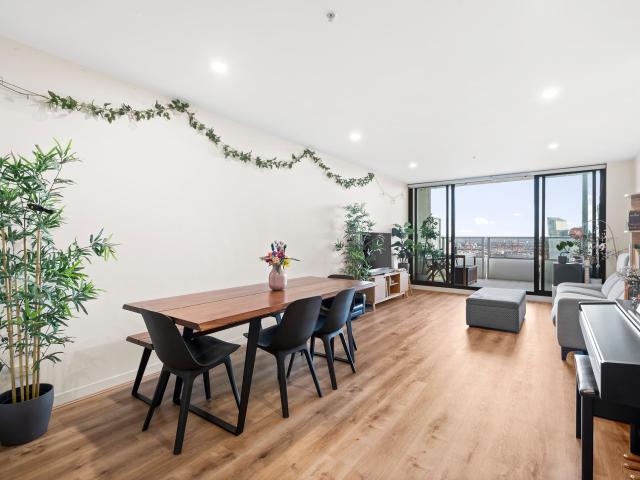 Executive Waterfront Living with Spectacular Harbour, City & Bay Views