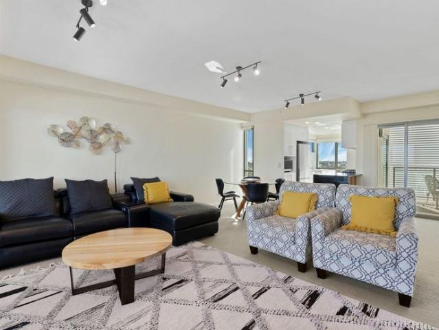 Executive Waterfront Residence in the heart of Redcliffe