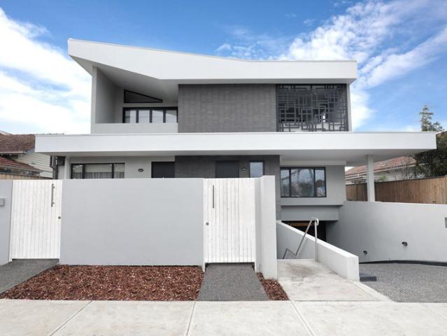 Executive Town Home McKinnon High School Zoning!