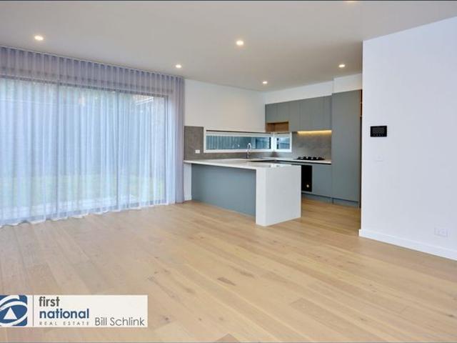EXECUTIVE TOWN HOME IN BALWYN