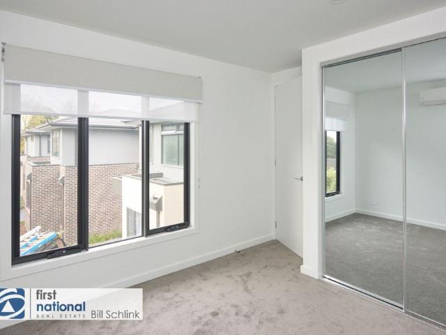 EXECUTIVE TOWN HOME IN BALWYN