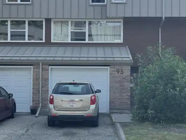 Executive Townhome in the Heart of Braeside
