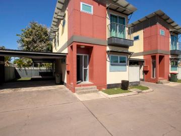 EXECUTIVE TOWNHOUSE Occupy or Invest