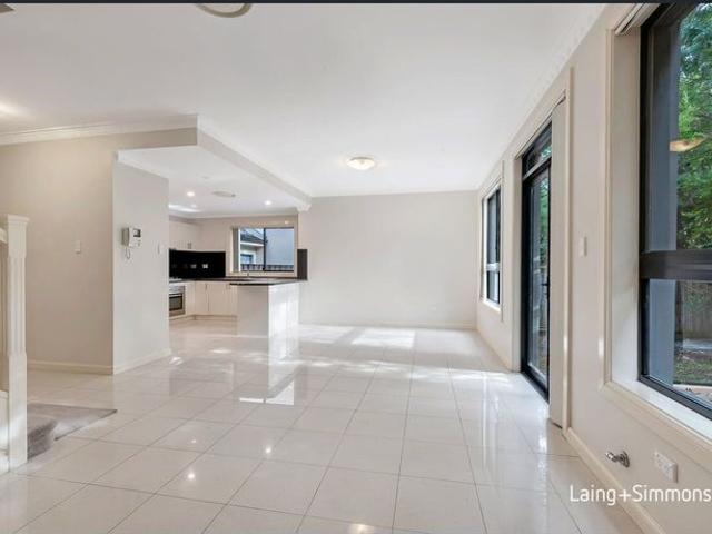 Executive Townhouse In A Convenient Location