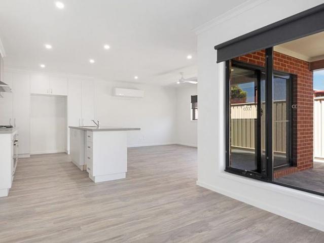 Executive Townhouse Living in a Sought After Location!