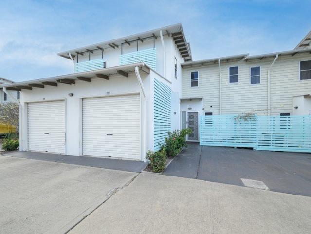 APPLICATION APPROVED: EXECUTIVE TOWNHOUSE … POOL, COURTYARD, GARAGE, 2 BATHROOMS