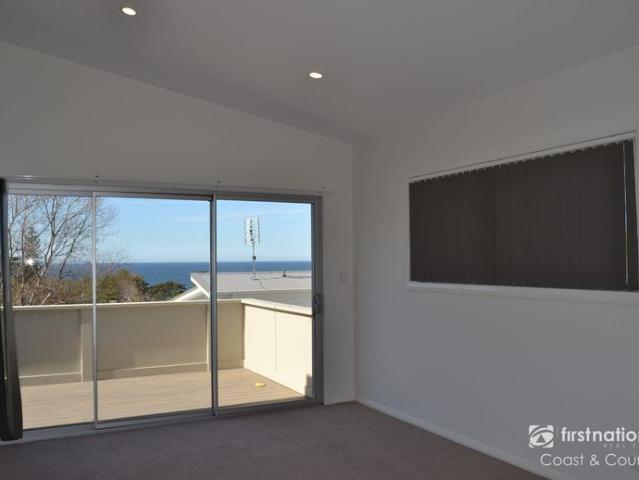 EXECUTIVE TOWNHOUSE WITH BOAT HARBOUR VIEWS