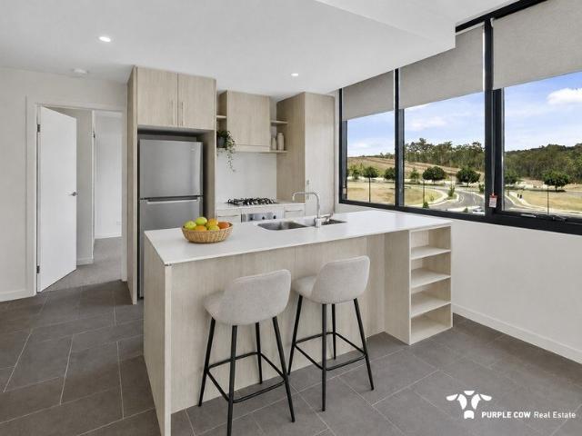 Executive Top Floor Corner Apartment with Parkland Views