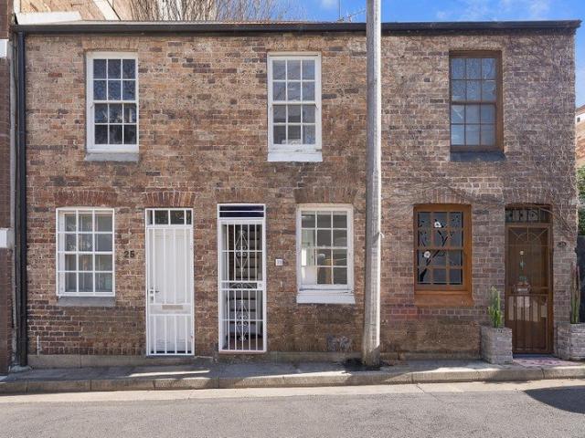 Executive Terrace in a Sought After Central Location