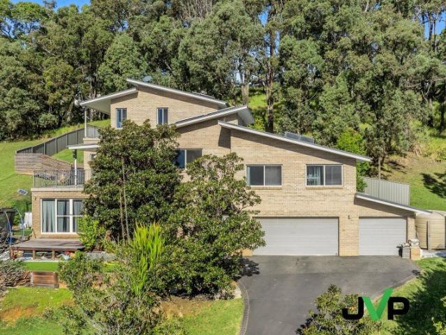 EXECUTIVE THREE STOREY HOME, SET UP HIGH, WITH VIEWS TO THE OCEAN!