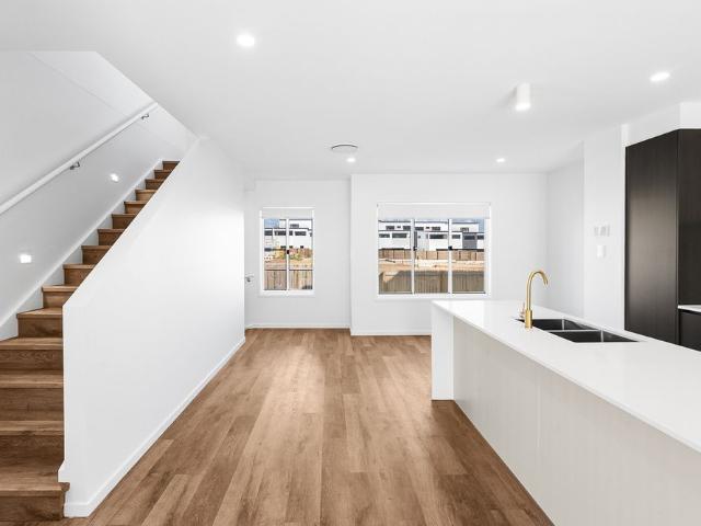 Executive Tri Level Townhome in the Prestigious Citrine Estate