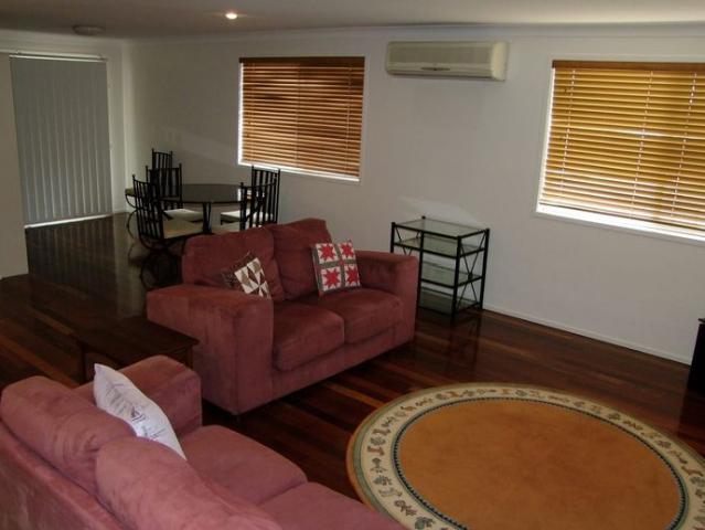 EXECUTIVE UNIT IN MILLBANK